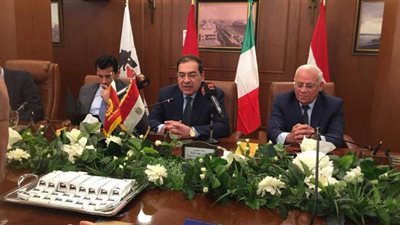 وزير البترول: تشغيل ناقلتين بترول وسيتم رفع العلم عليهما وتوصيل الغاز الطبيعي لحي العرب ببورسعيد .. صور