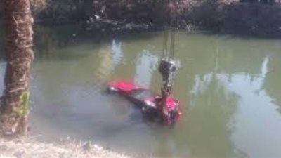 انتشال سيارة نقل سقطت فى ترعة المريوطية بأبو النمرس