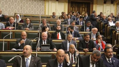 البرلمان يوجه التحية لرجال الشرطة خلال الجلسة العامة 