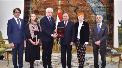 الرئيس يتسلم وسام سان جورج.. والوفد الألماني: السيسي حقق التنمية والأمن في مصر.. وساهم في استقرار أفريقيا