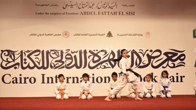 مسرح معرض الكتاب كامل العدد  في رابع أيامه| صور