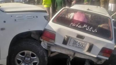 سيارة دبوماسية أمريكية تقتل وتصيب 6 أشخاص في باكستان| صور