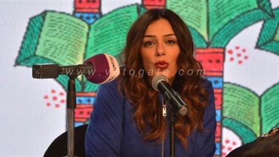 إنجي المقدم: والدي كان مدمن كتب.. وسبب دخولي مجال التمثيل 