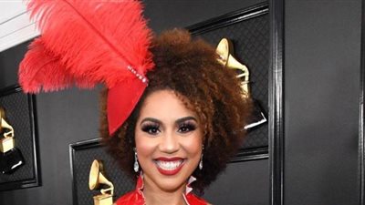 جوي فيلا تثير الجدل بتأييدها ترامب في حفل جرامي (صور)