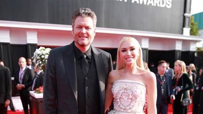 جوين ستيفاني وحبيبها بليك شيلتون يصلان لحفل جرامي (صور)