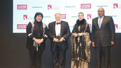 وزيرة الثقافة تشهد تكريم يحيى الفخراني بجائزة مهرجان أبو ظبي