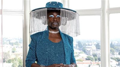 كريس براون بشعر ملون وبيلي بورتر بإطلالة نسائية بحفل جرامي (صور)