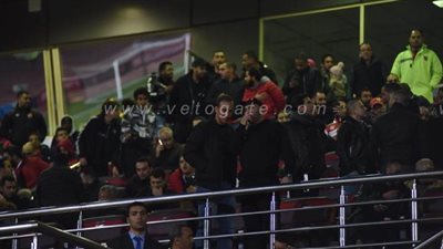 مؤمن زكريا وعماد متعب وحسام عاشور يساندون الأهلي من مدرجات السلام | فيديو
