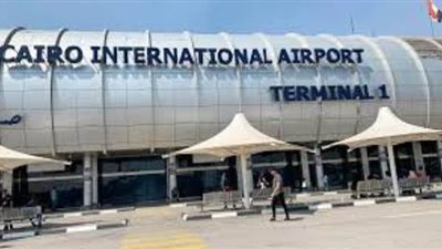 مطار القاهرة يعزل 4 مسافرين بسبب شهادات الحمى الصفراء