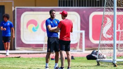 فايلر يجتمع مع طبيب الأهلي للاطمئنان على برنامج تأهيل رمضان صبحي