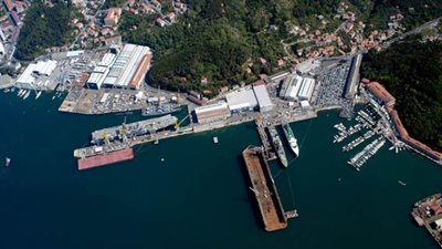 قطر توقع عقدا لشراء وتطوير سفن عسكرية مع شركة إيطالية