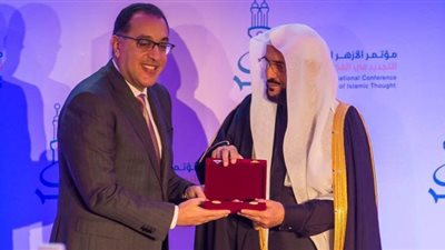 مدبولي يكرم وزير الشؤون الإسلامية السعودي في مؤتمر الأزهر للتجديد