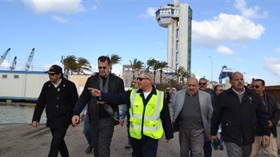 نشاط مكثف في حركة السفن بميناء الإسكندرية