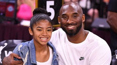 الخطأ القاتل.. كيف تسبب قائد طائرة «كوبي براينت» في الحادث المروع؟ | فيديو