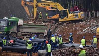 صور ترصد مراحل بناء مستشفى بسعة 1000 سرير في الصين