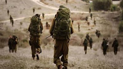 جيش الاحتلال يعتقل 6 من جنوده يهربون أسلحة للفلسطينيين مقابل الرشوة