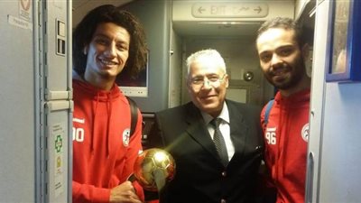 السفير المصري في تونس يودع لاعبي منتخب مصر لكرة اليد