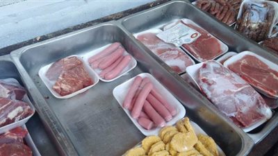 إعدام 100 كيلو أغذية فاسدة وغلق 8 منشآت غير مرخصة بالمنوفية