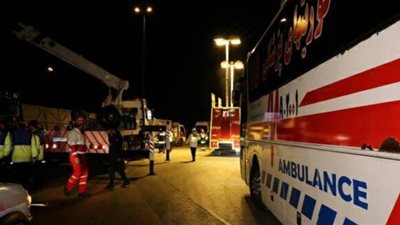 مصرع 9 أشخاص وإصابة 19 آخرين في انقلاب حافلة وسط إيران | صور