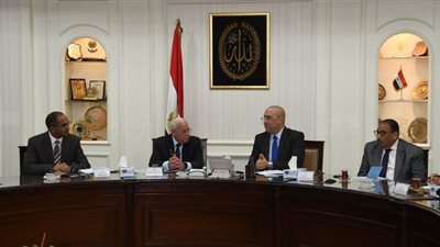 وزير الإسكان ومحافظ بورسعيد يتابعان مشروعات مياه الشرب والصرف بالمحافظة