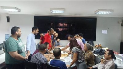 محمود كامل: بلطحية يعتدون على معتصمي جريدة التحرير