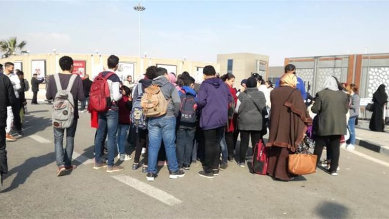توافد زوار المعرض