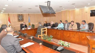 محافظ أسيوط يأمر بتوفير الاحتياجات اللازمة للأسر الأكثر احتياجا