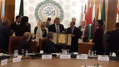 تكريم نجيب ساويرس بجائزة التميز العربي في الأداء القيادي بالقطاع الخاص