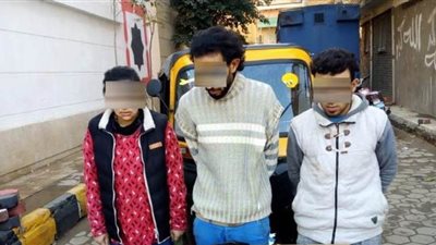 ضبط 3 عاطلين بتهمة سرقة توك توك بالزاوية الحمراء