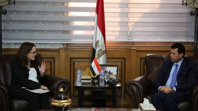 وزير الرياضة يلتقي سفيرة كوبا لبحث العلاقات الثنائية بين البلدين
