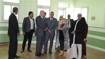 محافظ قنا يتفقد نادي الفتيات بمدينة قنا | صور