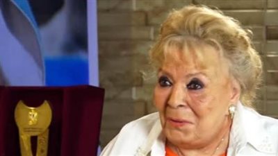 دلال عبد العزيز عن الحالة الصحية لنادية لطفي: 