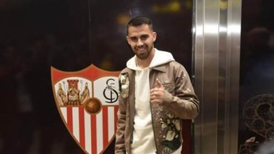 ميلان يعلن انتقال نجمه إلى إشبيلية على سبيل الإعارة