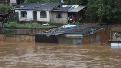 كارثة في البرازيل بسبب الفيضانات والانهيارات الأرضية | فيديو وصور