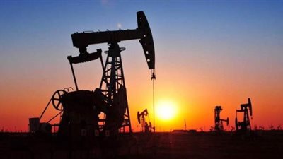 النفط يتراجع أكثر من 1% بفعل المخاوف العالمية من تفشي وباء 