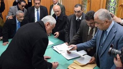 سامح عاشور يتقدم بأوراق ترشحه لمقعد نقيب المحامين