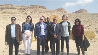 السفير الأسترالي يتفقد المنطقة الأثرية ببني حسن بالمنيا 