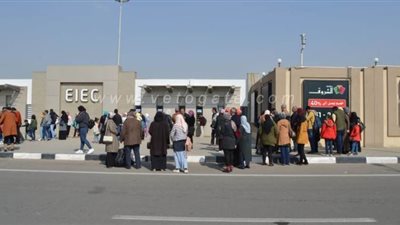 توافد الجماهير في ثامن أيام معرض القاهرة للكتاب | صور