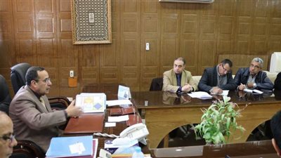 محافظ شمال سيناء يلتقي لجنة اختيار إنشاء ميناء الصيد الجديد بالعريش| صور