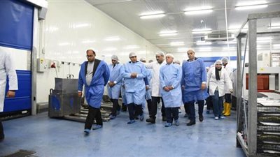 وزير التموين ومحافظ بورسعيد يتفقدان مصنع بورسعيد ستار لإنتاج الأسماك| صور