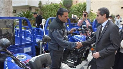توزيع١٣ تروسيكلا على الأسر الأولى بالرعاية ضمن مشروع رزق حلال بالغربية| صور