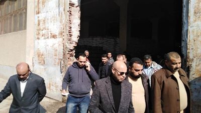 ضبط 122 طن أغذية فاسدة داخل مصنع للمنتجات الغذائية بالشرقية | صور