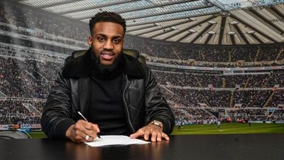 نيوكاسل  يعلن ضمه للاعب 