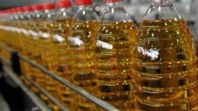 مصادرة 2.5 طن زيت طعام مجهولة المصدر داخل محل بالظاهر