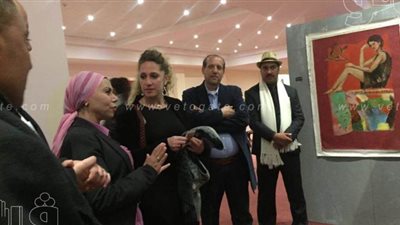 120 فنانا من 40 دولة.. نائب محافظ البحر الأحمر تفتتح صالون مصر الدولي للفنون | فيديو