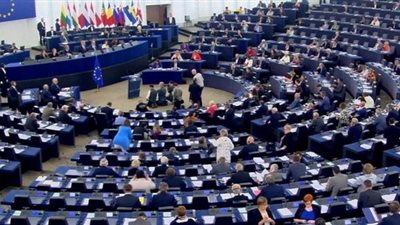نواب البرلمان الأوروبي يودعون نظراءهم البريطانيين بنشيد مؤثر| فيديو