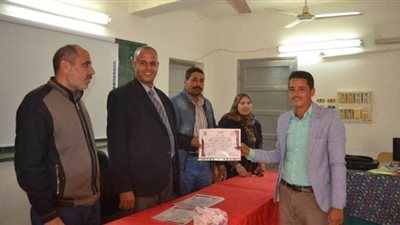 تعليم الوادى الجديد يختتم فعاليات الأسبوع الثانى لتدريب القيادات الشابة