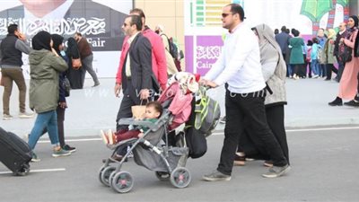 إقبال كثيف على معرض القاهرة للكتاب في يومه التاسع | صور