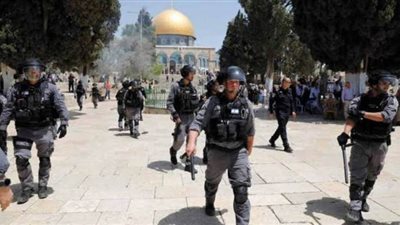 قوات الاحتلال تقتحم الأقصى.. وتفتح النار على المصلين في الفجر