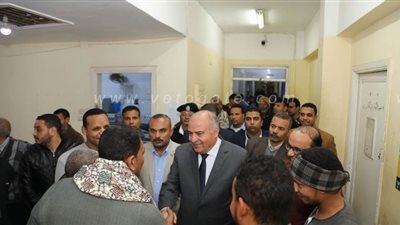 محافظ قنا يتفقد مستشفي نجع حمادي العام والوقف المركزي | صور